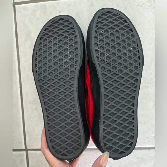 Red Velvet Vans Slip ons - Brand New Size 6W - Picture 3 of 6